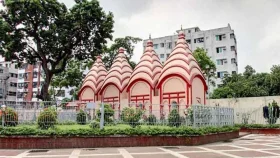প্রধানমন্ত্রীর দীর্ঘায়ু কামনা করে ঢাকেশ্বরী মন্দিরে বিশেষ প্রার্থনা