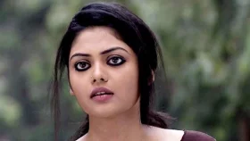 গরমে অসুস্থ হয়ে গেলেন চিত্রনায়িকা