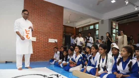 জাপানি ক্যালিওগ্রাফির ক্যারিক্যাচার শিখল শিক্ষার্থীরা