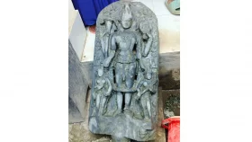 পুকুর খননকালে মিলল কষ্টি পাথরের বিষ্ণুমূর্তি