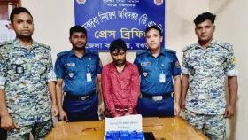 যাত্রীর স্কুলব্যাগে মিলল ইয়াবা