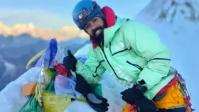 এভারেস্ট জয় করলেন আরেক বাংলাদেশি