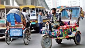 ব্যাটারি রিকশা চলবে: চাঁদা নেওয়া বন্ধ হবে তো?