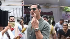 ভারতের নাগরিকত্ব পেয়ে প্রথমবার ভোট দিলেন অক্ষয়