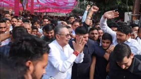 &lsquo;খেতে দেয় না, মারধর করে&rsquo; স্ত্রীর নির্যাতনের শিকার সাবেক মন্ত্রী