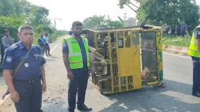 ফেনীতে নছিমন উল্টে যুবক নিহত