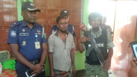 দ্বিতীয়বার ভোট দিতে এসে ধরা রিকশাচালক