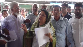 ভোট বর্জনের আহ্বানে বিএনপির প্রচারপত্র বিতরণ