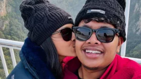 অনাগত সন্তানের লিঙ্গ প্রকাশ করে বিপাকে ইউটিউবার