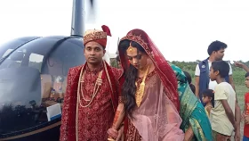 মায়ের শখ পূরণ করতে হেলিকপ্টারে চড়ে বিয়ে