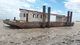 রিমালের প্রভাবে হাতিয়ার সঙ্গে সারাদেশের নৌ-যোগাযোগ বন্ধ