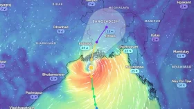 উপকূল অতিক্রম শুরু করেছে রিমাল
