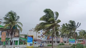 কুয়াকাটায় আবাসিক হোটেলগুলোকে আশ্রয় কেন্দ্র ঘোষণা