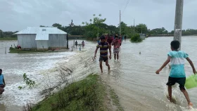৪-৫ ফুট উচ্চতায় জোয়ারের পানি, অনেক গ্রাম প্লাবিত