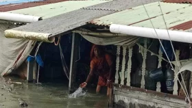 খুলনায় ১২ গ্রাম প্লাবিত, ৭৬ হাজার ঘর ক্ষতিগ্রস্ত
