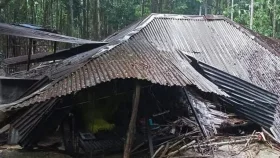 লক্ষ্মীপুরে ঝড়ে বিধ্বস্ত ঘরে চাপা পড়ে শিশুর মৃত্যু