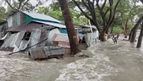 ঘূর্ণিঝড় রিমালের তাণ্ডবে লক্ষ্মীপুরে লণ্ডভণ্ড ঘরবাড়ি