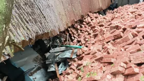 ইটের নিচে চাপা পড়ে স্বামী-স্ত্রীর মৃত্যু