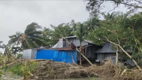 &lsquo;আশ্রয় কেন্দ্র অইতে আইয়া দেহি আমার সব শ্যাষ&rsquo;