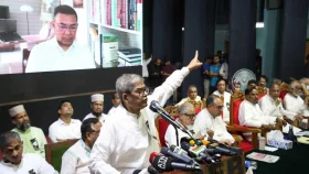 আ. লীগ হাজার হাজার আজিজ-বেনজীর তৈরি করেছে: ফখরুল