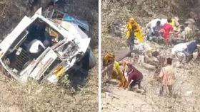 জম্মুতে বাস খাদে পড়ে নিহত ২১