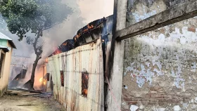 শ্রীপুরে আগুনে পুড়ল পোশাক শ্রমিকদের ১৮ ঘর&nbsp;