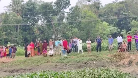 নদীর পাড়ে মিলল সাদা কাপড় মোড়ানো নারীর মরদেহ