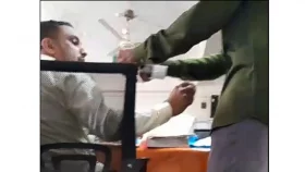 রোজা রাখেন সপ্তাহে দুদিন, ঘুষ নেন প্রকাশ্যে