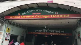 ঢামেকে রাস্তার পাশে পড়ে ছিল যুবকের লাশ