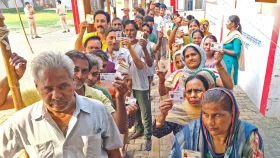 শেষ দফায় ভোটগ্রহণ চলছে ৫৭ আসনে, পশ্চিমবঙ্গে সহিংসতা