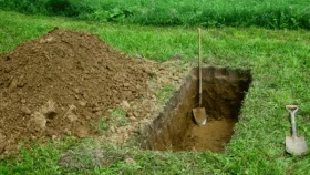মাগরিবে দাফন, রাতে লাশ চুরি