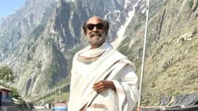 শান্তির খোঁজে হিমালয়ে রজনীকান্ত!