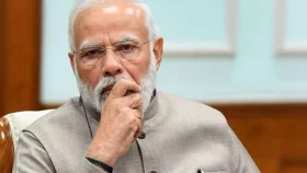 একক সংখ্যাগরিষ্ঠতা হারাচ্ছেন মোদি?