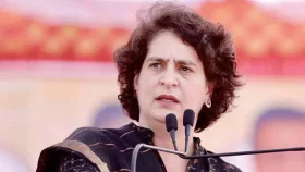 স্মৃতি ইরানিকে হারানোয় কিশোরী লালকে নিয়ে যে পোস্ট প্রিয়াঙ্কার