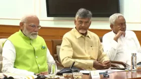 নীতিশ-নাইডুকে পাশে বসিয়ে বৈঠক, &lsquo;লিখিত অঙ্গীকার&rsquo; নিলেন মোদি
