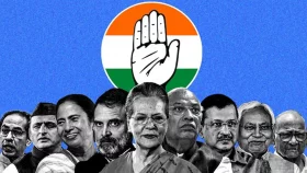 কংগ্রেসের জোট থেকে বেরিয়ে গেল কেজরিওয়ালের দল