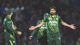 আইসিসিকে হুমকি দিয়ে হোটেল বদল করল পাকিস্তান