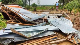 ২০ মিনিটের ঝড়ে লন্ডভন্ড সিংড়া, আহত ১&nbsp;