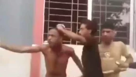 দাউদকান্দিতে যুবককে প্রকাশ্যে মারধর, ভিডিও ভাইরাল