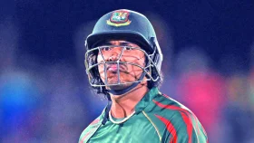 শূন্যের 'চূড়ায়' সরকার