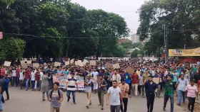 কোটা বিরোধী আন্দোলনে উত্তাল ঢাকা বিশ্ববিদ্যালয়
