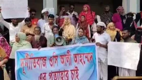 ওসির অপসারণ দাবিতে ঝাড়ু মিছিল