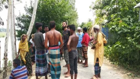 মসজিদে মাইকিং করে সংঘর্ষে জড়াল দুই পক্ষ, নারী নিহত