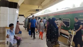 ঈদযাত্রায় ভোগান্তি কমাতে সরকারের একগুচ্ছ সিদ্ধান্ত