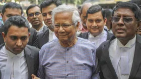 বিচারের আগেই কেন লোহার খাঁচায় দাঁড়াতে হবে, প্রশ্ন ড. ইউনূসের