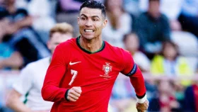 '৯০০' থেকে আর ১ গোল দূরে রোনালদো