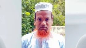 ছুটি ছাড়াই হজ কাফেলা নিয়ে সৌদিতে মাদ্রাসা প্রভাষক