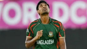 রহমতকে তালুবন্দী করলেন মোস্তাফিজ নিজেই