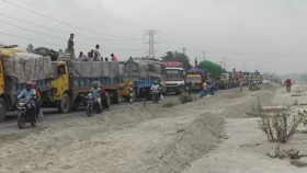 ঢাকা-টাঙ্গাইল মহাসড়কে ১০ ঘণ্টা পর যান চলাচল স্বাভাবিক