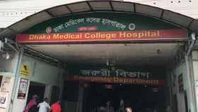 মহাখালীতে দুই বাসের মাঝে চাপা পড়ে বৃদ্ধের মৃত্যু